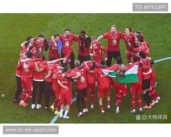 利物浦快速推进压迫对手，萨拉赫低射稍偏